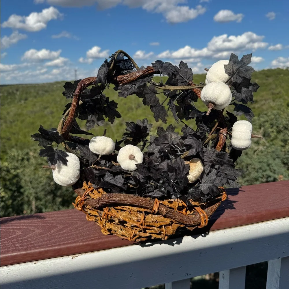 Witchcraft Inspired Twisted Sticks Basket‎